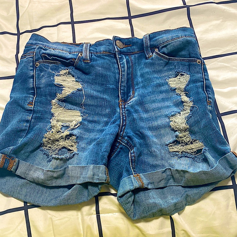 I’m selling ripped jean shorts.